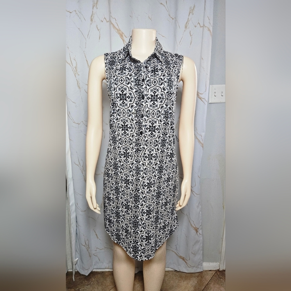 Sleeveless Black & White Patterned Shift Dress